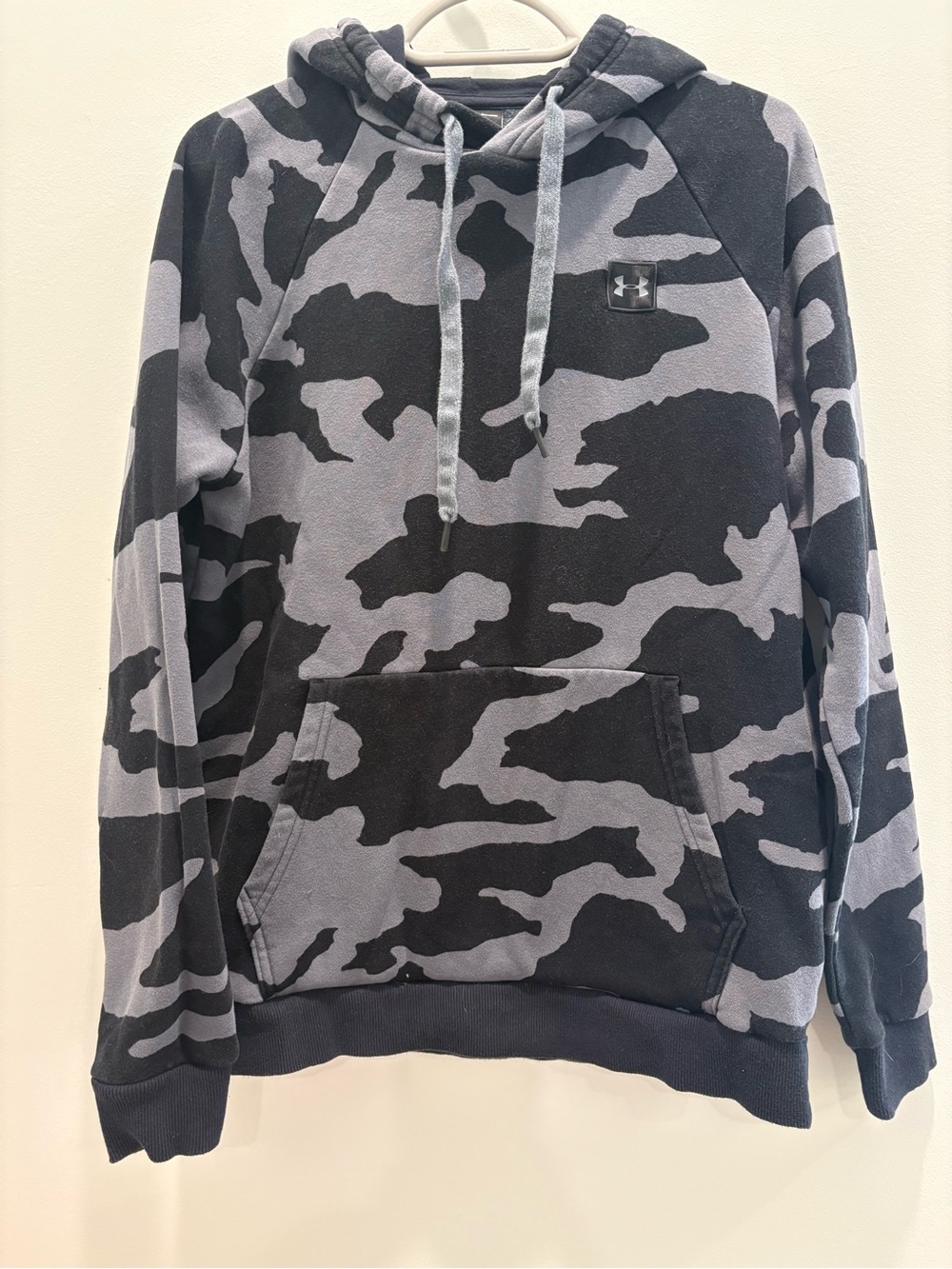 Under Armour Men’s Black & Gray Camo Pullover Hoodie